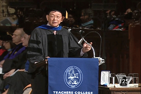 Lee Sing Kong received TC's Medal for Distinguished Service at the College's Convocation in 2013