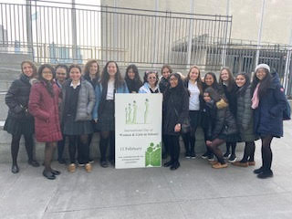 Lauren Serpagli and her students at UN 